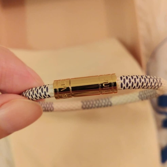 💖FIRM! NWT LOUIS VUITTON DAMIER AZUR BRACELET KEEPIT WHITE M6138F LV (DISCONTIN - Picture 4 of 12